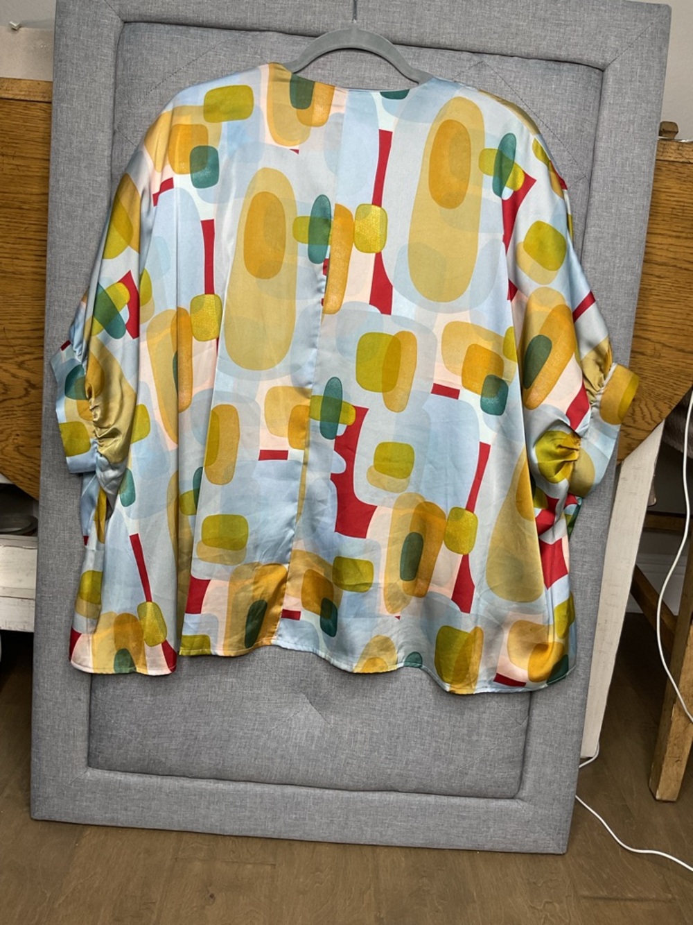 Entro Abstract Print Oversized V-Neck Blouse Mod Geometric NWOT Small - Picture 7 of 8